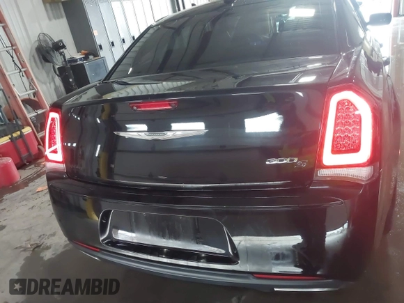 2019 Chrysler 300 with VIN 2C3CCABG6KH617913, listed as a IAAI auction lot 41558437 with 113,073 mi miles. Bid and sale history available at carsss.com. Image 17.