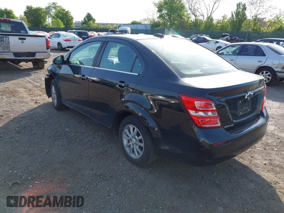 2018 Chevrolet Sonic LT z VIN 1G1JD5SG2J4117386, wystawiony jako IAAI lot #42162352 z przebiegiem 55 798 mil mil oraz . Historia ofert i sprzedaży dostępna na DreamBid. Obrazek 3.