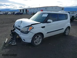 2010 Kia Soul + with VIN KNDJT2A20A7701556, listed as a IAAI auction lot 41814987 with 201,712 mi miles. Bid and sale history available at carsss.com. Image 17.