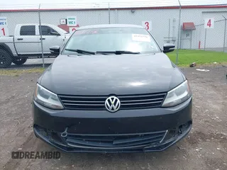 2013 Volkswagen Jetta SE z VIN 3VWDX7AJ5DM258429, wystawiony jako IAAI lot #42372776 z przebiegiem 211 579 mil mil oraz . Historia ofert i sprzedaży dostępna na DreamBid. Obrazek 12.