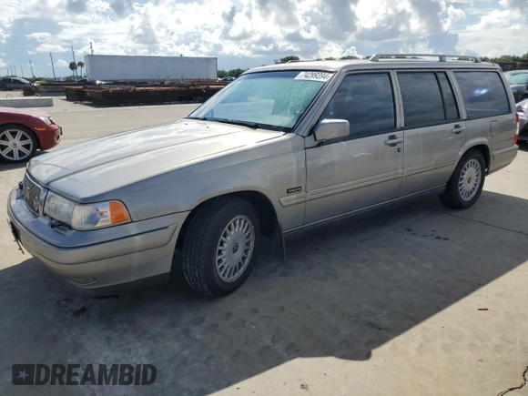 1995 Volvo 960 с VIN YV1KW9617S1025139, выставлен на аукционе Copart как лот 74299394 с пробегом 92 545 миль миль и Списание • Salvage title. История ставок и продаж доступна на DreamBid. Изображение 1.