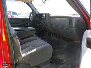 2006 Chevrolet Silverado 1500 Work Truck with VIN 3GCEC14X26G251343, listed as a IAAI auction lot 41665402 with 141,467 mi miles. Bid and sale history available at carsss.com. Image 5.