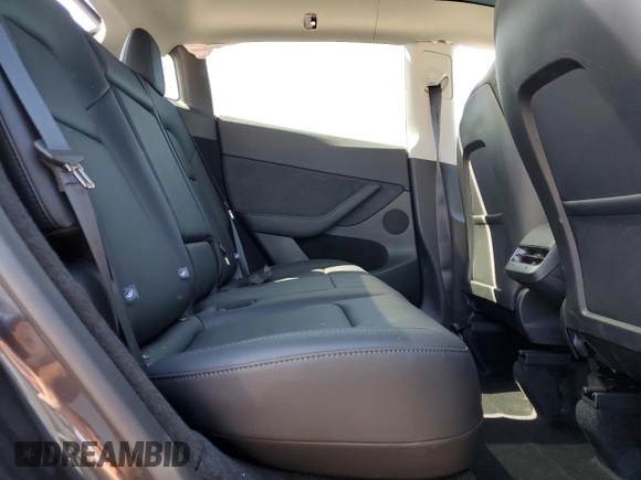 2025 Tesla Model Y Long Range z VIN 7SAYGDED0SF317270, wystawiony jako Copart lot #52387395 z przebiegiem 1 350 mil mil oraz Szkoda całkowita • Salvage title. Historia ofert i sprzedaży dostępna na DreamBid. Obrazek 10.