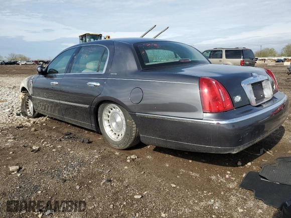 1999 Lincoln Town Car Executive z VIN 1LNHM81W0XY644873, wystawiony jako Copart lot #52865095 z przebiegiem Nie podano mil oraz Szkoda całkowita • Salvage title. Historia ofert i sprzedaży dostępna na DreamBid. Obrazek 2.