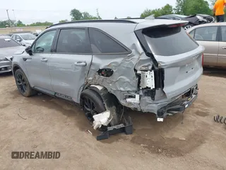 2023 Kia Sorento SX z VIN 5XYRKDLF0PG227203, wystawiony jako IAAI lot #42269412 z przebiegiem 22 641 mil mil oraz . Historia ofert i sprzedaży dostępna na DreamBid. Obrazek 3.