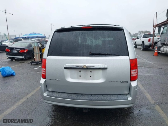 2010 Chrysler Town & Country Touring with VIN 2A4RR5D11AR213926, listed as a IAAI auction lot 41571794 with 175,840 mi miles. Bid and sale history available at carsss.com. Image 16.