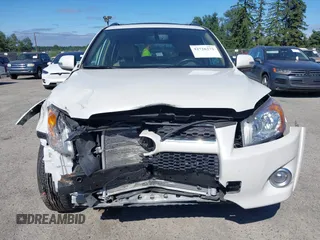 2011 Toyota RAV4 Limited z VIN 2T3DF4DV9BW173656, wystawiony jako IAAI lot #42726272 z przebiegiem 81 421 mil mil oraz . Historia ofert i sprzedaży dostępna na DreamBid. Obrazek 12.