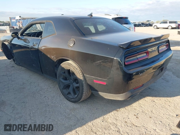 2016 Dodge Challenger SXT Plus z VIN 2C3CDZAG5GH345617, wystawiony jako IAAI lot #40801879 z przebiegiem 94 610 mil mil oraz . Historia ofert i sprzedaży dostępna na DreamBid. Obrazek 3.