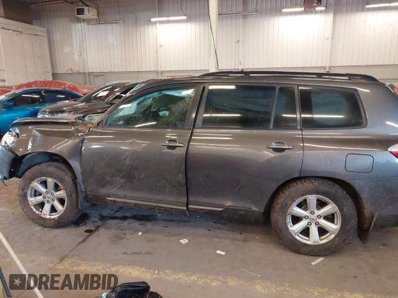 2009 Toyota Highlander z VIN JTEES41A692142879, wystawiony jako IAAI lot #41692725 z przebiegiem 189 933 mil mil oraz . Historia ofert i sprzedaży dostępna na DreamBid. Obrazek 14.