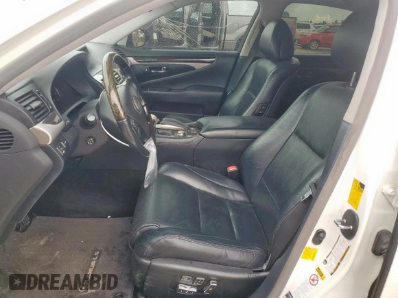 2013 Lexus LS 460 z VIN JTHBL5EF9D5119621, wystawiony jako Copart lot #62398715 z przebiegiem 171 472 mil mil oraz Szkoda całkowita • Salvage title. Historia ofert i sprzedaży dostępna na DreamBid. Obrazek 7.