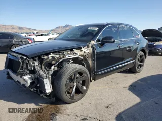 2019 Bentley Bentayga V8 z VIN SJAAM2ZV5KC024154, wystawiony jako Copart lot #74990344 z przebiegiem 41 589 mil mil oraz Szkody całkowita. Historia ofert i sprzedaży dostępna na DreamBid. Obrazek 1.