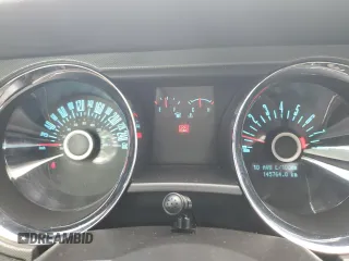 2013 Ford Mustang V6 с VIN 1ZVBP8AMXD5227772, выставлен на аукционе Copart как лот 63335095 с пробегом 145 764 миль миль и Чистый • Clean title. История ставок и продаж доступна на DreamBid. Изображение 9.