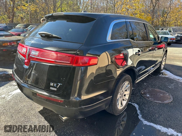 2018 Lincoln MKT with VIN 2LMHJ5NK6JBL02688, listed as a Copart auction lot 55411915 with 185,133 mi miles and Clean Title. Bid and sale history available at carsss.com. Image 4.