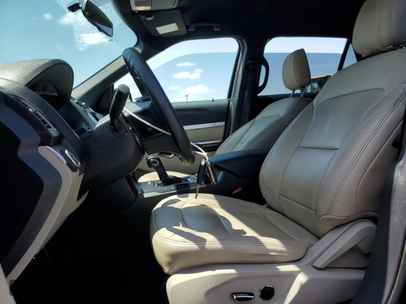 2018 Ford Explorer z VIN 1FM5K8B87JGC33251, wystawiony jako Copart lot #57468405 z przebiegiem 38 843 mil mil oraz Szkoda całkowita • Salvage title. Historia ofert i sprzedaży dostępna na DreamBid. Obrazek 7.