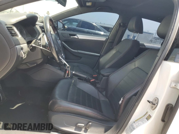 2013 Volkswagen Jetta Autobahn with VIN 3VW4T7AJ4DM288209, listed as a Copart auction lot 61137085 with 240,500 mi miles and Salvage title. Bid and sale history available at DreamBid. Image 7.