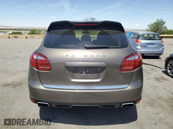 2014 Porsche Cayenne z VIN WP1AA2A28ELA91097, wystawiony jako Copart lot #57812585 z przebiegiem 115 596 mil mil oraz Szkoda całkowita • Salvage title. Historia ofert i sprzedaży dostępna na DreamBid. Obrazek 6.