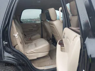 2010 Cadillac Escalade z VIN 1GYUKAEF7AR114664, wystawiony jako IAAI lot #41960278 z przebiegiem 138 327 mil mil oraz . Historia ofert i sprzedaży dostępna na DreamBid. Obrazek 8.