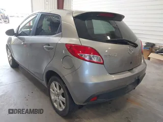 2014 Mazda 2 Touring z VIN JM1DE1LY2E0174833, wystawiony jako IAAI lot #42250632 z przebiegiem 90 168 mil mil oraz . Historia ofert i sprzedaży dostępna na DreamBid. Obrazek 3.