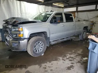 2018 Chevrolet Silverado 3500HD LT z VIN 1GC4KZCY0JF228287, wystawiony jako Copart lot #63870935 z przebiegiem 106 321 mil mil oraz Szkoda całkowita • Salvage title. Historia ofert i sprzedaży dostępna na DreamBid. Obrazek 1.