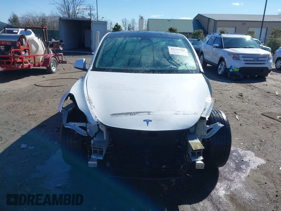 2021 Tesla Model Y Long Range with VIN 5YJYGAEE6MF196610, listed as a IAAI auction lot 41516909 with 30,431 mi miles. Bid and sale history available at carsss.com. Image 13.