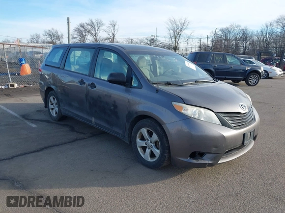 2012 Toyota Sienna with VIN 5TDZK3DCXCS258843, listed as a IAAI auction lot 41700446 with 207,384 mi miles. Bid and sale history available at carsss.com. Image 1.