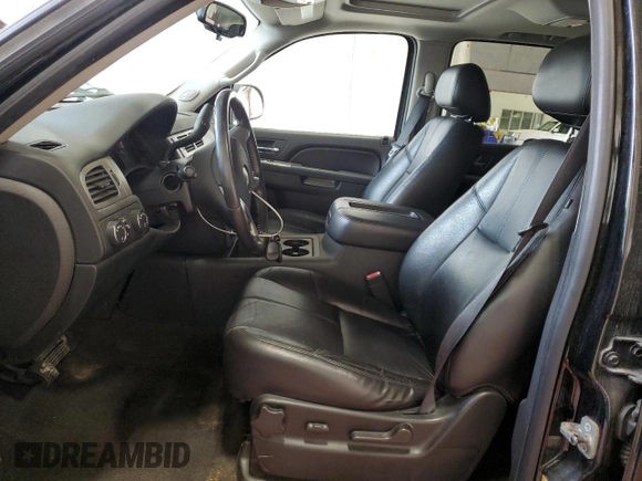 2010 Chevrolet Tahoe LT z VIN 1GNUKBE01AR176625, wystawiony jako Copart lot #59802355 z przebiegiem 99 056 mil mil oraz Czysty tytuł • Clean title. Historia ofert i sprzedaży dostępna na DreamBid. Obrazek 7.