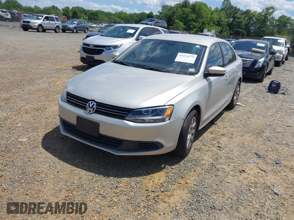 2011 Volkswagen Jetta SE z VIN 3VWDZ7AJ6BM050759, wystawiony jako IAAI lot #42214279 z przebiegiem 234 511 mil mil oraz . Historia ofert i sprzedaży dostępna na DreamBid. Obrazek 2.