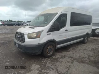 2015 Ford Transit Passenger XL z VIN 1FBAX2CG3FKA97085, wystawiony jako IAAI lot #42210744 z przebiegiem 81 911 mil mil oraz . Historia ofert i sprzedaży dostępna na DreamBid. Obrazek 19.