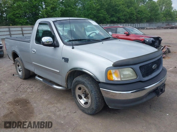 2002 Ford F-150 XL z VIN 1FTRF17W72NA69067, wystawiony jako IAAI lot #42127001 z przebiegiem 234 022 mil mil oraz . Historia ofert i sprzedaży dostępna na DreamBid. Obrazek 1.