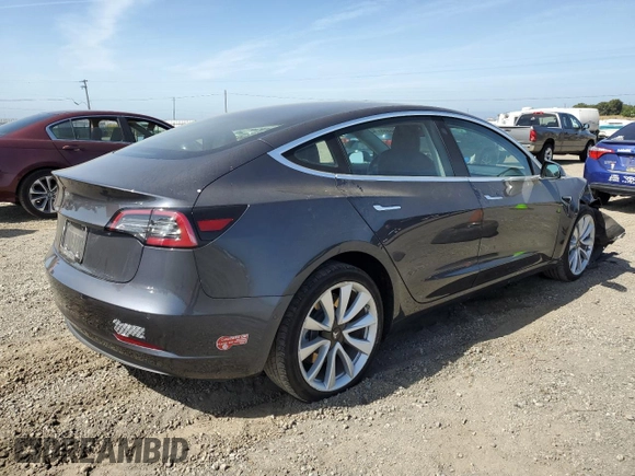 2018 Tesla Model 3 Long Range Battery z VIN 5YJ3E1EB0JF113044, wystawiony jako Copart lot #57056865 z przebiegiem 65 613 mil mil oraz Szkody całkowita. Historia ofert i sprzedaży dostępna na DreamBid. Obrazek 3.