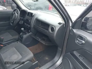 2015 Jeep Patriot Altitude Edition with VIN 1C4NJPBA6FD250698, listed as a IAAI auction lot 41204295 with 224,413 mi miles. Bid and sale history available at carsss.com. Image 5.