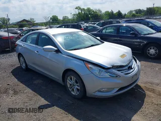 2013 Hyundai Sonata GLS z VIN 5NPEB4ACXDH683611, wystawiony jako IAAI lot #42220157 z przebiegiem 183 498 mil mil oraz . Historia ofert i sprzedaży dostępna na DreamBid. Obrazek 1.