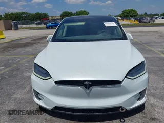 2017 Tesla Model X 90D z VIN 5YJXCBE20HF070252, wystawiony jako IAAI lot #42281644 z przebiegiem 39 362 mil mil oraz . Historia ofert i sprzedaży dostępna na DreamBid. Obrazek 12.