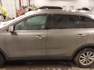2019 Kia Sorento LX with VIN 5XYPG4A36KG498664, listed as a IAAI auction lot 41609272 with 172,042 mi miles. Bid and sale history available at carsss.com. Image 14.