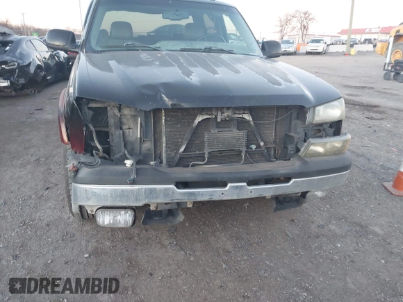 2005 Chevrolet Silverado 1500 LS z VIN 2GCEC13T751334286, wystawiony jako IAAI lot #41183917 z przebiegiem 229 192 mil mil oraz . Historia ofert i sprzedaży dostępna na DreamBid. Obrazek 6.