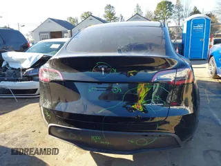 2024 Tesla Model Y Long Range with VIN 7SAYGDEE6RA276983, listed as a IAAI auction lot 41614141 with 4,472 mi miles and . Bid and sale history available at DreamBid. Image 17.