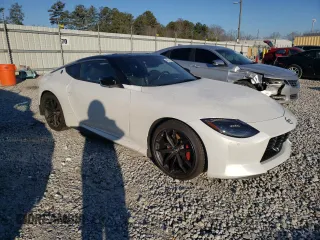 2023 Nissan Z Performance с VIN JN1BZ4BH8PM311206, выставлен на аукционе Copart как лот 41501215 с пробегом 16 300 миль миль и Списание • Salvage title. История ставок и продаж доступна на DreamBid. Изображение 4.
