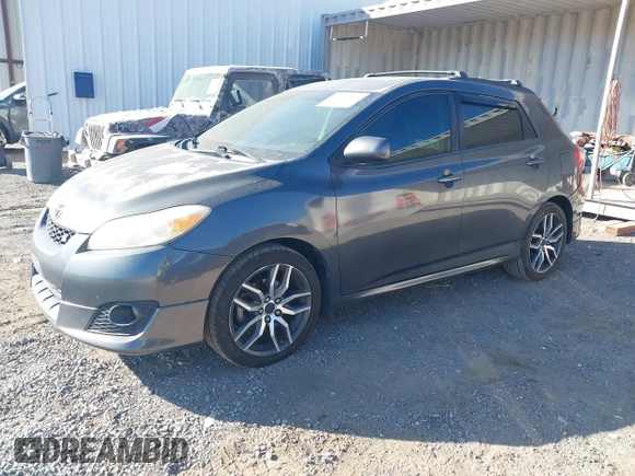2009 Toyota Matrix S z VIN 2T1LE40E09C006482, wystawiony jako IAAI lot #42624578 z przebiegiem 163 224 mil mil oraz . Historia ofert i sprzedaży dostępna na DreamBid. Obrazek 17.