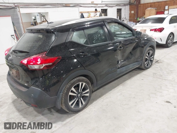2020 Nissan Kicks SV with VIN 3N1CP5CVXLL556968, listed as a IAAI auction lot 41691274 with 107,040 mi miles. Bid and sale history available at carsss.com. Image 4.