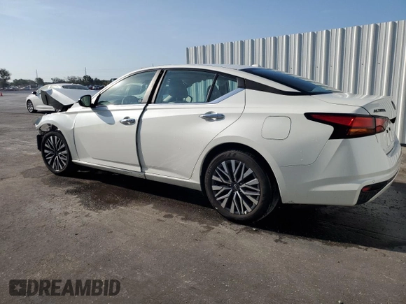 2025 Nissan Altima SV z VIN 1N4BL4DV8SN307151, wystawiony jako Copart lot #58511425 z przebiegiem 12 096 mil mil oraz Nie do naprawy • Non repairable. Historia ofert i sprzedaży dostępna na DreamBid. Obrazek 2.