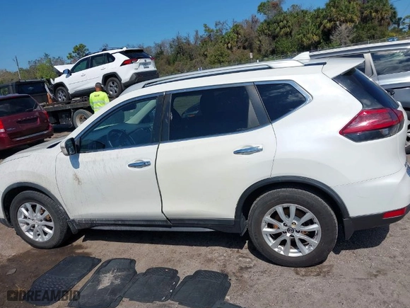 2018 Nissan Rogue SV with VIN 5N1AT2MT3JC811833, listed as a IAAI auction lot 41672884 with 77153 miles. Bid and sale history available at carsss.com. Image 14.