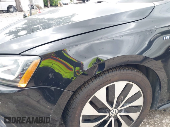 2013 Volkswagen Jetta Hybrid SE with VIN 3VW637AJ0DM281198, listed as a IAAI auction lot 42710130 with 68,068 mi miles and . Bid and sale history available at DreamBid. Image 6.