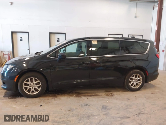 2017 Chrysler Pacifica Touring with VIN 2C4RC1DG3HR571477, listed as a IAAI auction lot 42040872 with 112,028 mi miles and . Bid and sale history available at DreamBid. Image 14.