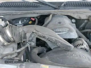 2004 Chevrolet Silverado 1500 LS z VIN 2GCEK19T741269481, wystawiony jako IAAI lot #42281656 z przebiegiem 122 914 mil mil oraz . Historia ofert i sprzedaży dostępna na DreamBid. Obrazek 13.