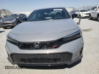 2025 Honda Civic Si z VIN 2HGFE1E52SH472447, wystawiony jako Copart lot #50688055 z przebiegiem 4588 mil mil oraz Szkody całkowita. Historia ofert i sprzedaży dostępna na DreamBid. Obrazek 5.