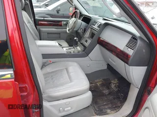 2006 Lincoln Navigator Luxury with VIN 5LMFU28596LJ09096, listed as a IAAI auction lot 41817585 with 179,399 mi miles. Bid and sale history available at carsss.com. Image 5.