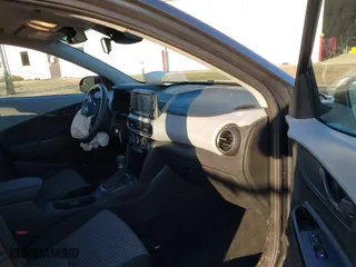 2020 Hyundai Kona SE with VIN KM8K1CAA8LU460255, listed as a IAAI auction lot 41756312 with 67,933 mi miles. Bid and sale history available at carsss.com. Image 5.