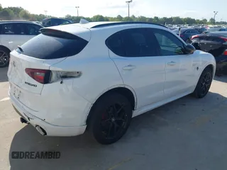 2020 Alfa Romeo Stelvio Sport z VIN ZASPAJAN4L7C75093, wystawiony jako IAAI lot #41900812 z przebiegiem 56 888 mil mil oraz . Historia ofert i sprzedaży dostępna na DreamBid. Obrazek 4.