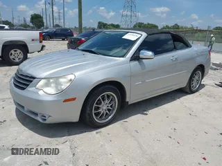 2008 Chrysler Sebring LX z VIN 1C3LC45K48N674192, wystawiony jako IAAI lot #42330236 z przebiegiem 79 506 mil mil oraz . Historia ofert i sprzedaży dostępna na DreamBid. Obrazek 2.