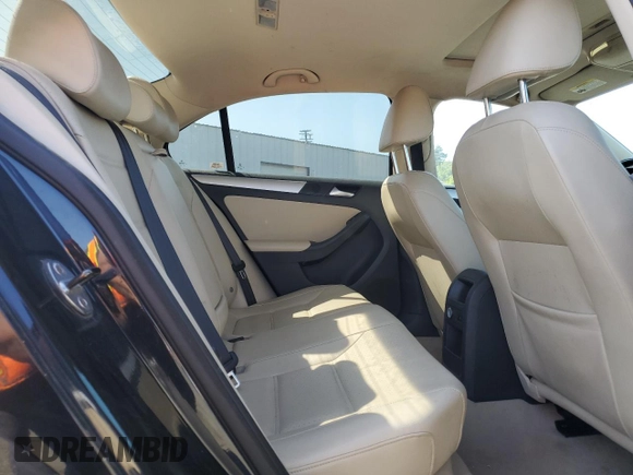 2014 Volkswagen Jetta Hybrid SE z VIN 3VW637AJ7EM296699, wystawiony jako Copart lot #61054715 z przebiegiem 147 308 mil mil oraz Czysty tytuł • Clean title. Historia ofert i sprzedaży dostępna na DreamBid. Obrazek 10.